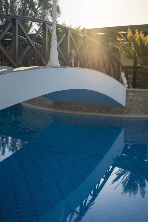 Aloe Hotel Paphos Exteriör bild