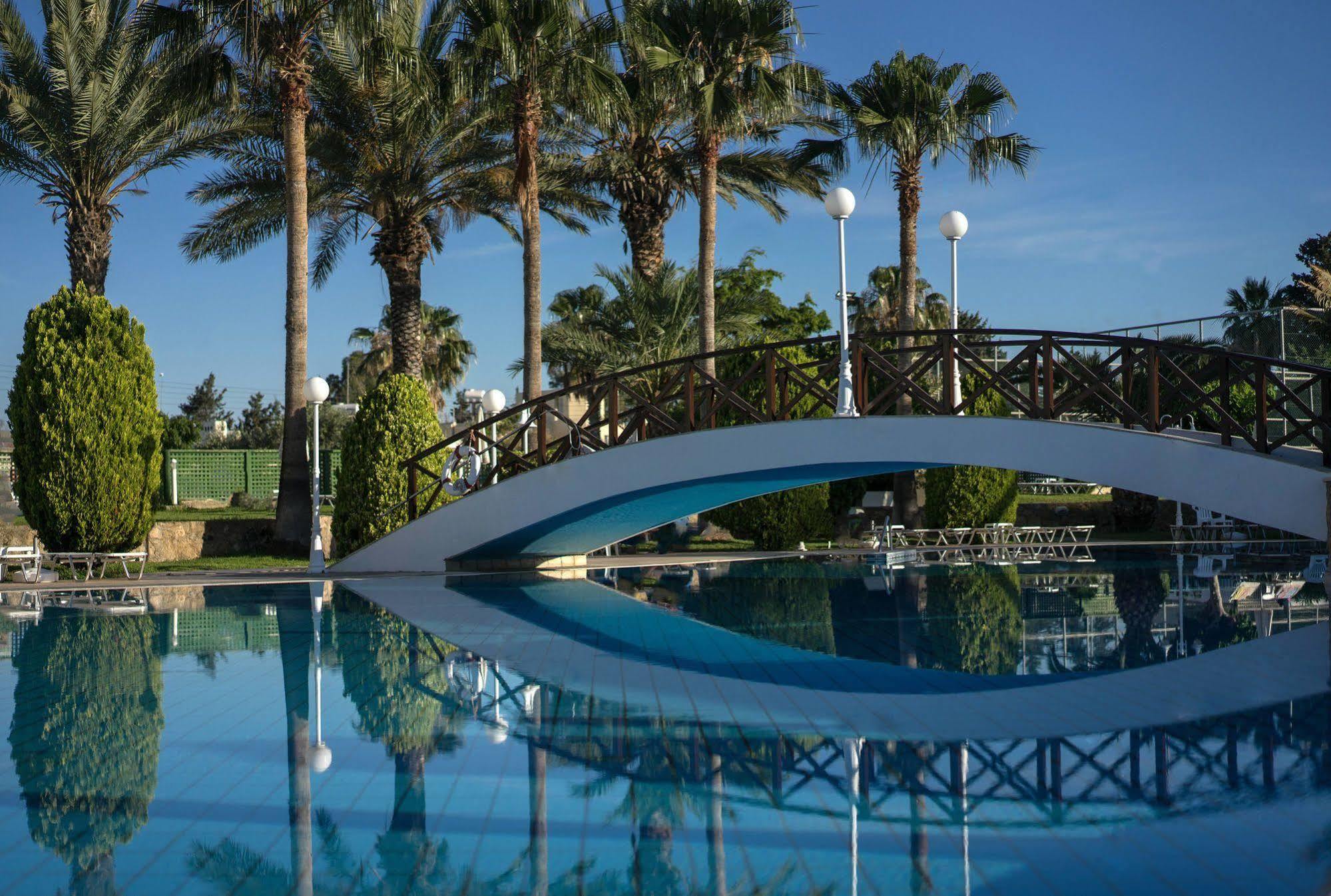 Aloe Hotel Paphos Exteriör bild