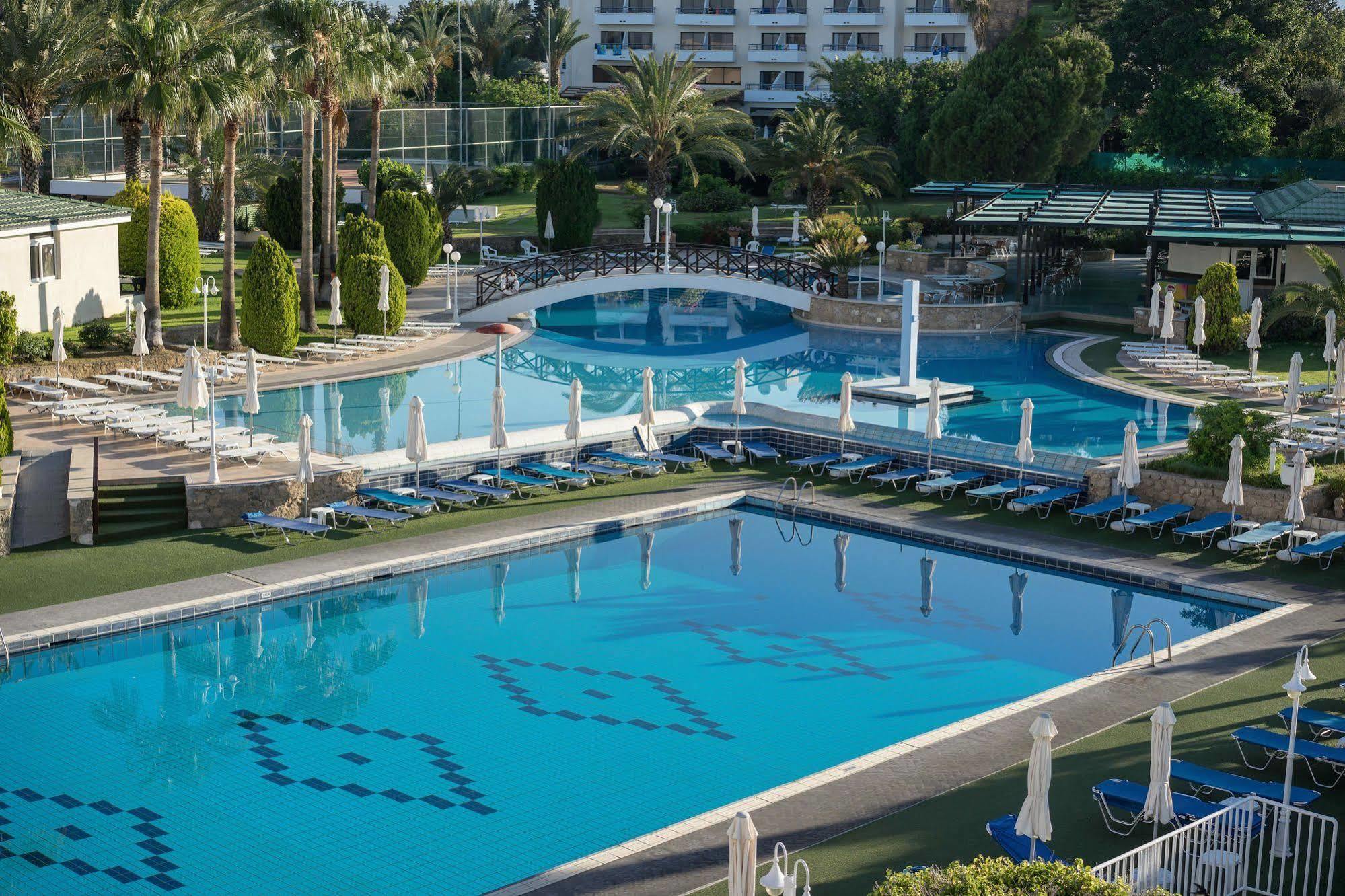 Aloe Hotel Paphos Exteriör bild